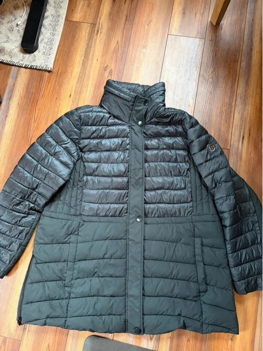 Bernardo black puffer down coat 2X. Few holes/snags on front bottom